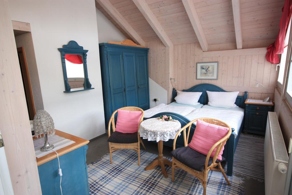 Pension-Ferienwohnung Liesbachtal Direkt Am Waldrand Bayerische Rhoen Schonau an der Brend Room photo